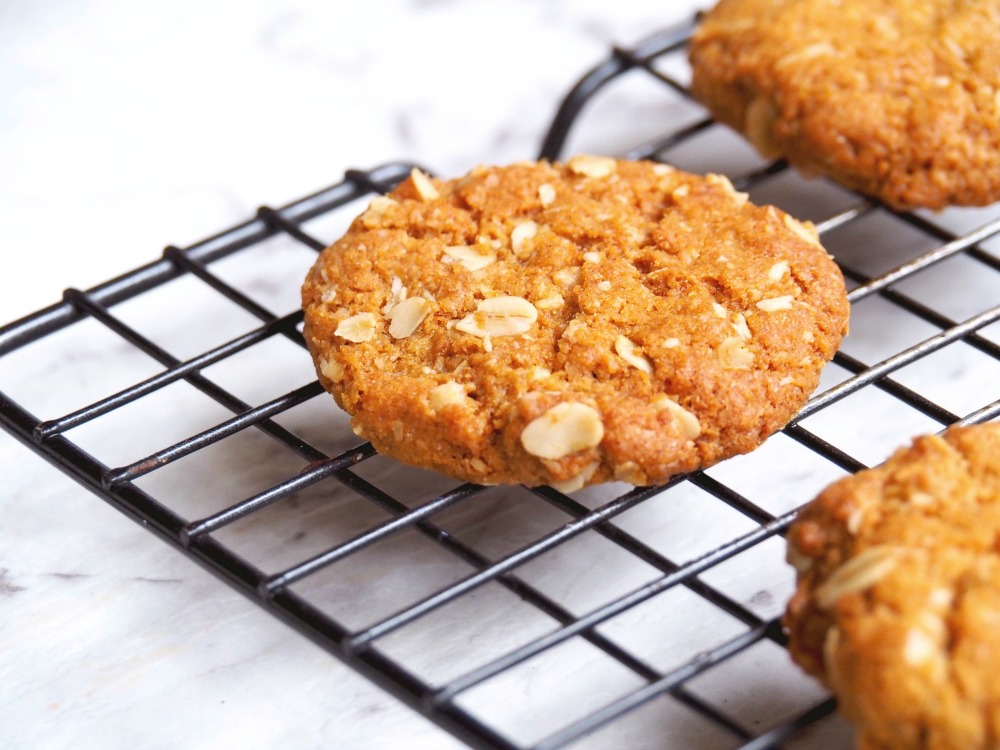 Ali’s Best Ever Anzac Biscuits | The Annoyed Thyroid