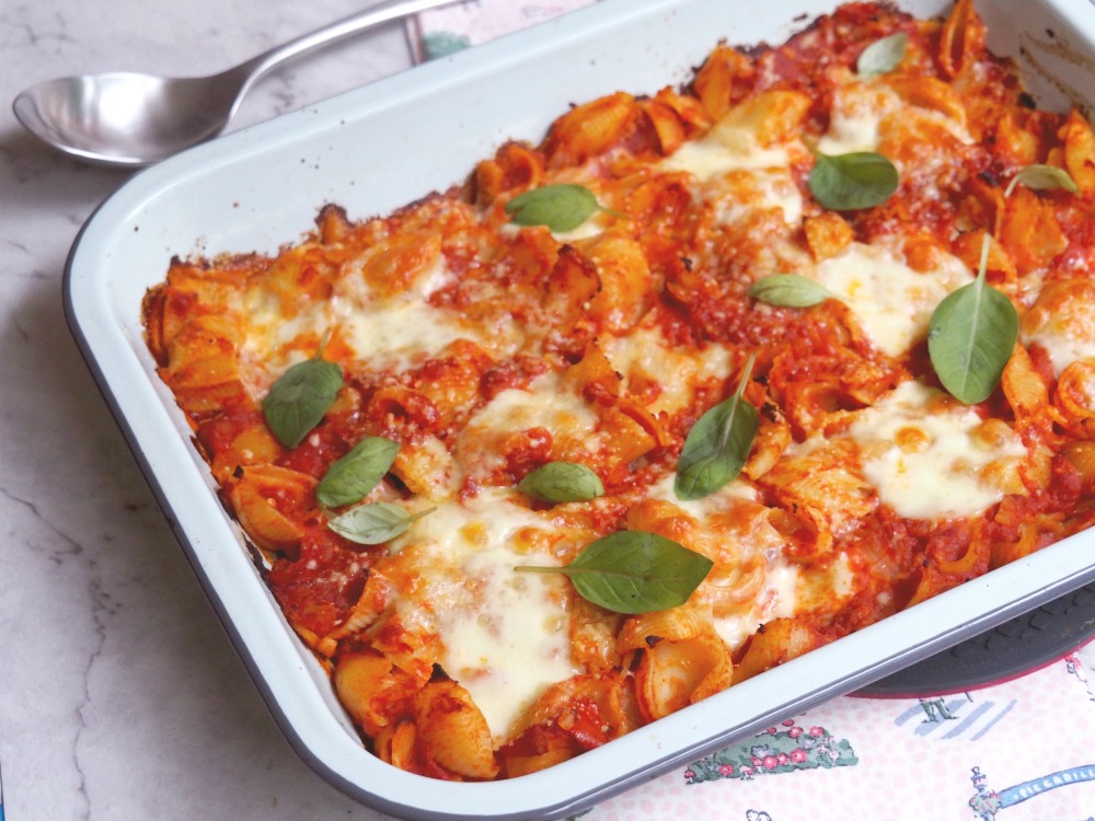 meatless-monday-tomato-and-cheesy-mozzarella-pasta-bake-the-annoyed